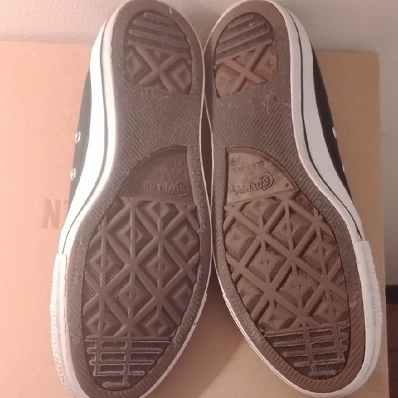 Converse Black and White Lace Up Sneakers - Picture 4 of 6